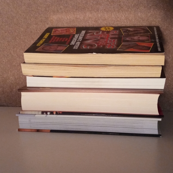 WWF Wrestling books - Picture 4 of 4